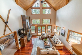 Luxury House with Plenty of Room and Amazing Location - Lookout Lodge